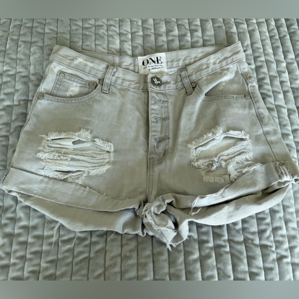 One by one teaspoon Hawks light gray jean shorts, size 28